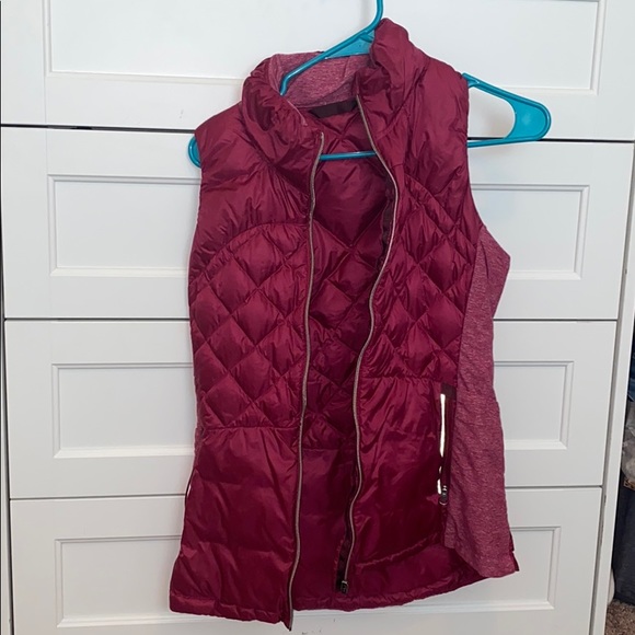 COPY - Lulu lemon VEST - Picture 1 of 5